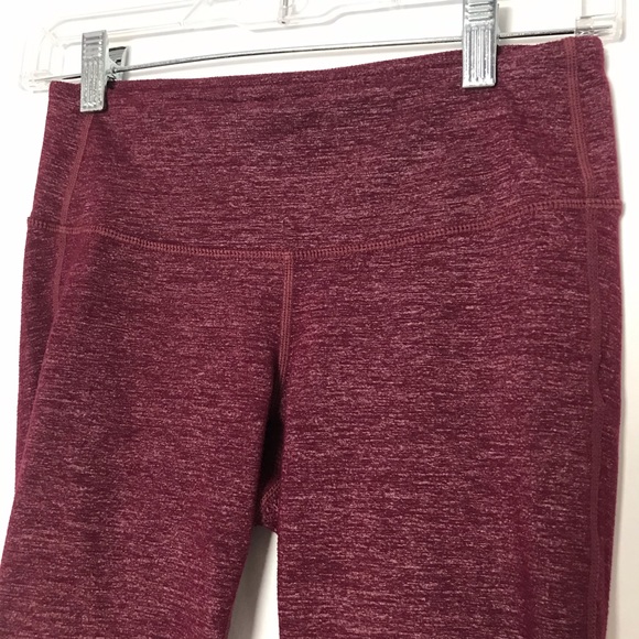 🎁 Athleta Red Size XS Women’s Seamless Cropped Leggings - Picture 2 of 5
